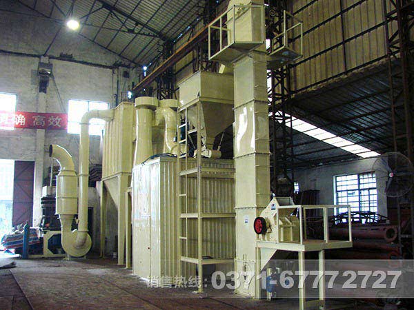环保的氧化铁绿磨粉机设备生产车间