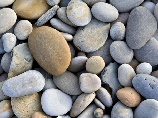 破鹅卵石选哪种破碎石机好？