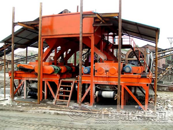 辊式破碎机设备工作现场