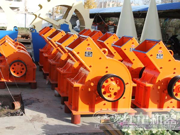 排列整齐的煤炭锤式破碎机