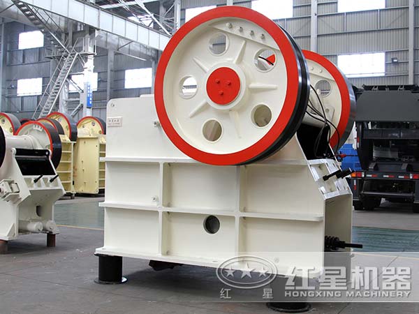 复摆鄂式破碎机侧面图