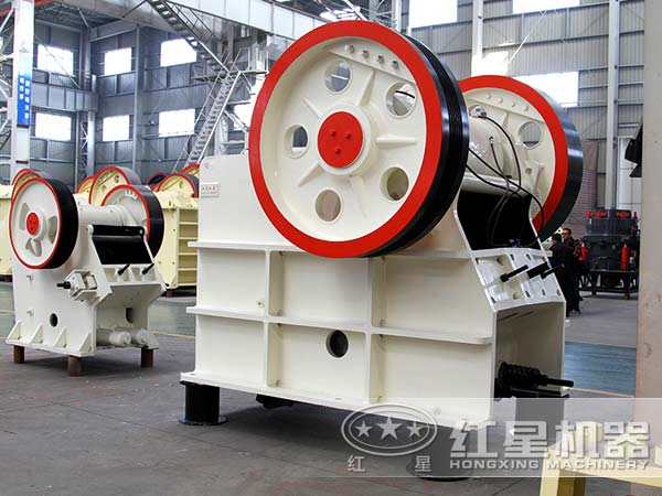 不同规格下的复摆鄂式破碎机