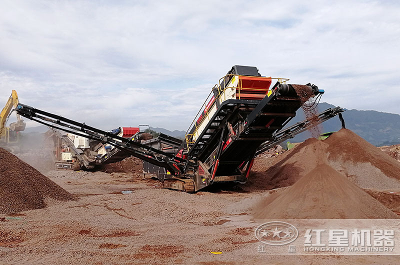 履带式移动破碎站作业现场图片