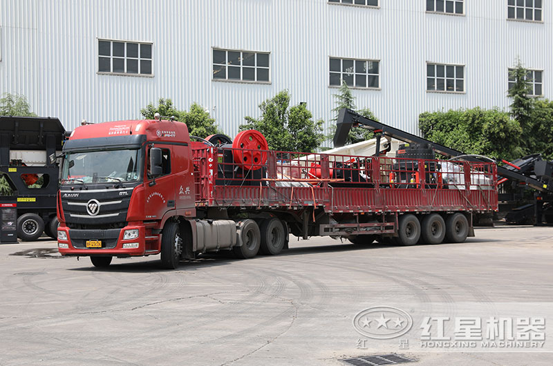 时产200吨圆锥破碎机发货现场