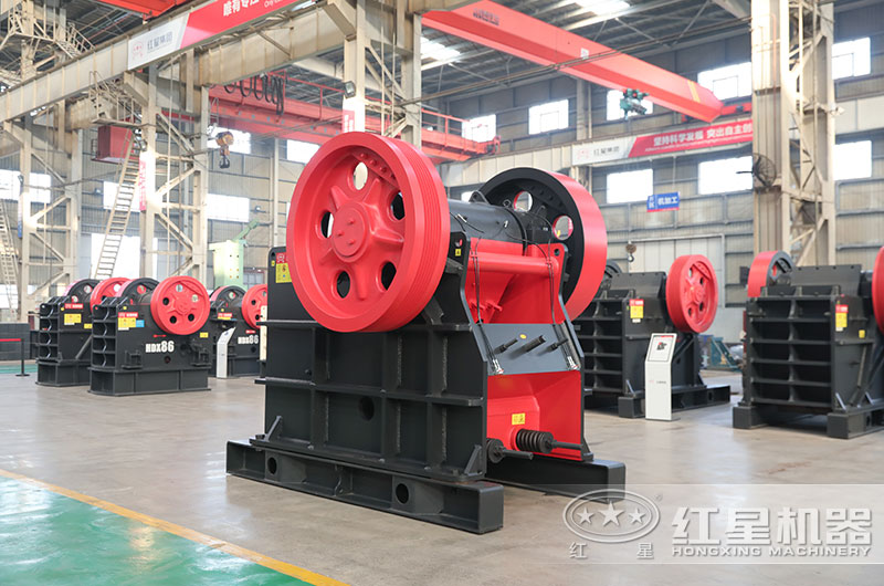 150x750细颚破碎机图片