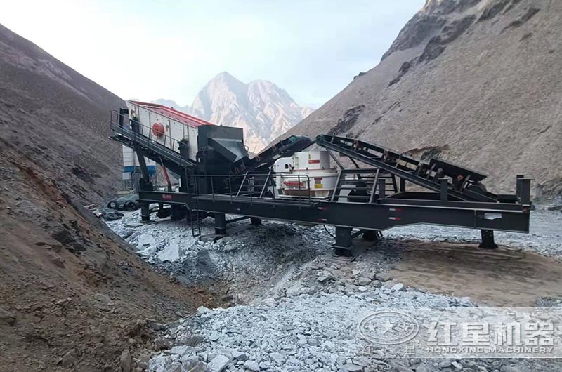 山西客户移动制砂机工作现场