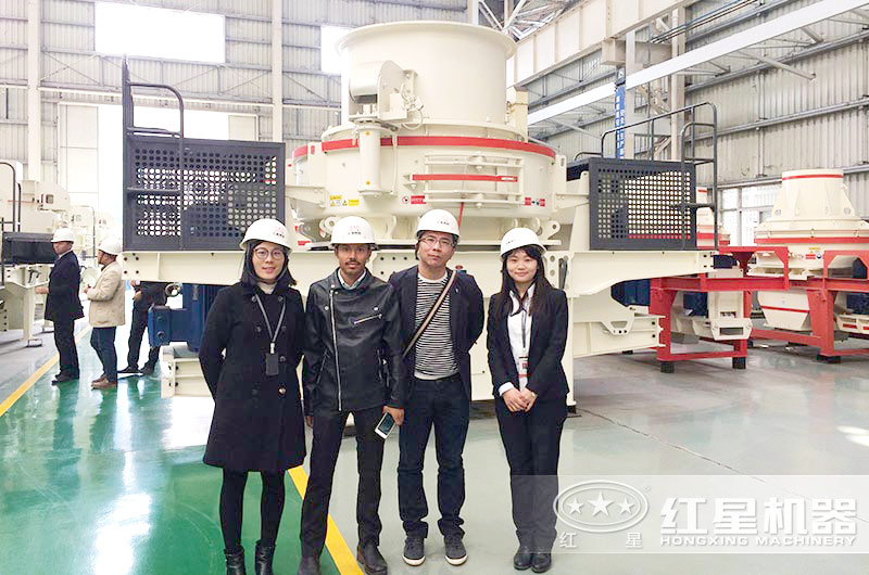 红星客户来机制砂厂参观询价