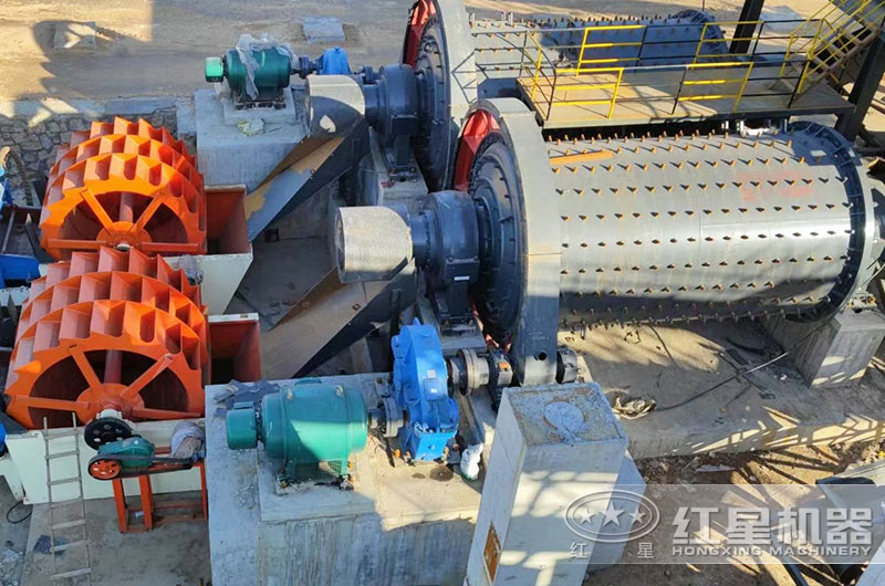 山东客户球磨机工作现场图片