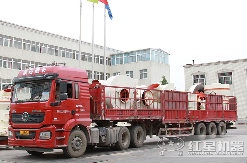 石英石雷蒙磨粉机装车发货