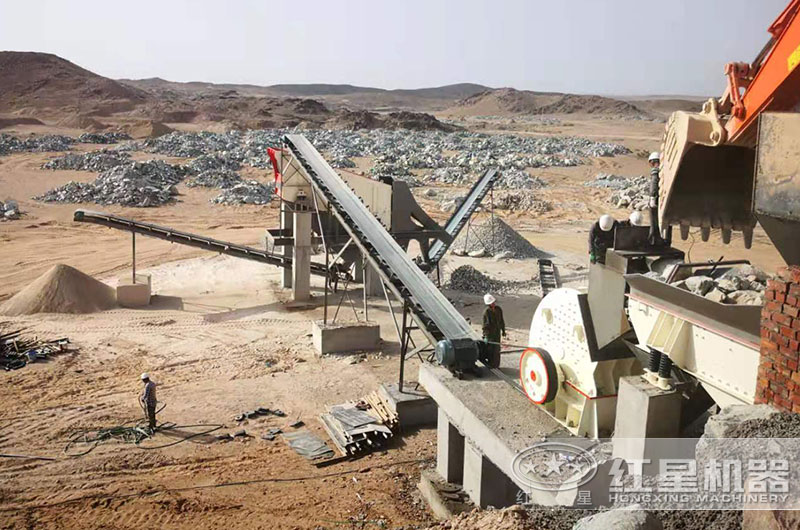 山东客户锤式破碎机工作现场