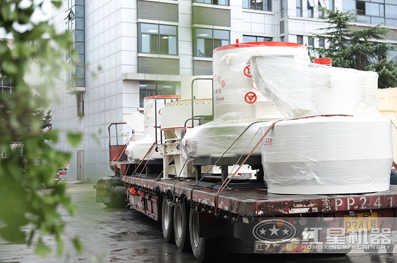 石油焦磨粉机设备发货