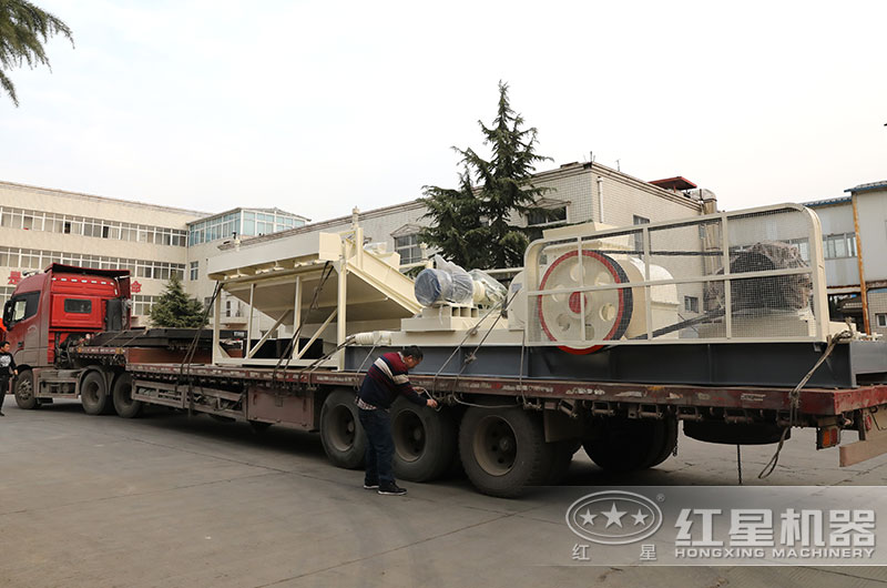 大型对辊制砂机发货现场图片