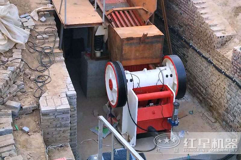 钢渣破碎现场图片