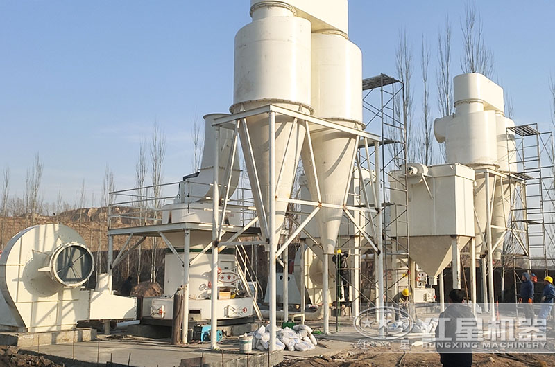 河南客户雷蒙磨粉机工作现场