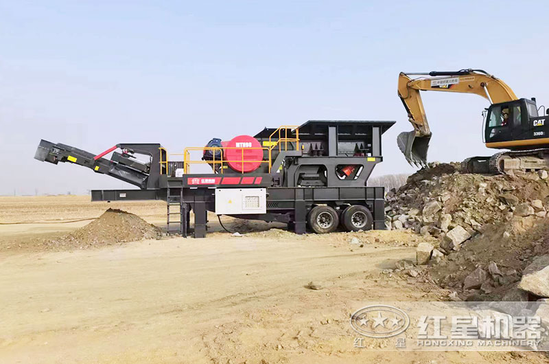 广西客户颚式移动破碎机工作现场