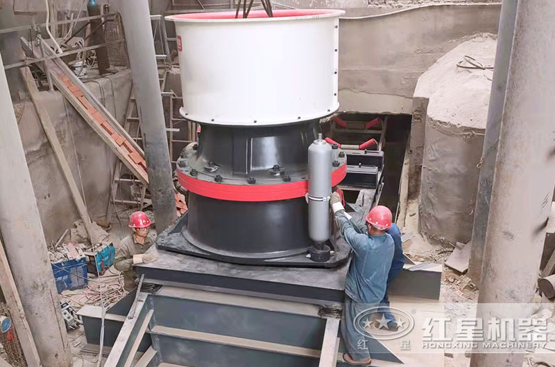 圆锥破碎机工作现场图片