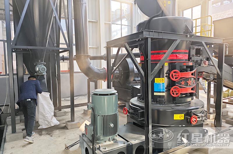 山西客户雷蒙磨粉机工作现场