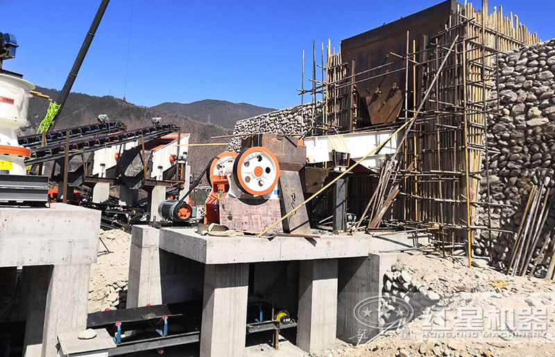 石子破碎机一台多少钱？时产量100吨左右