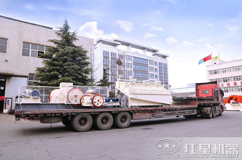 红星厂家的对辊破发货现场