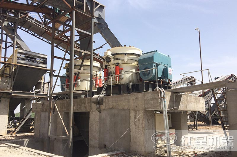 多缸圆锥破碎机工作现场图片