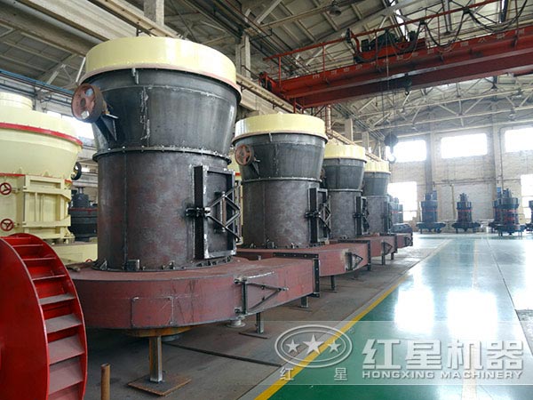 雷蒙磨粉机厂家车间一角