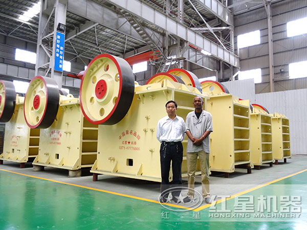 岩石破碎机生产车间