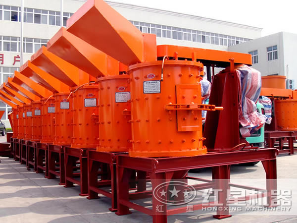 排列整齐的磷矿石立式复合破碎机