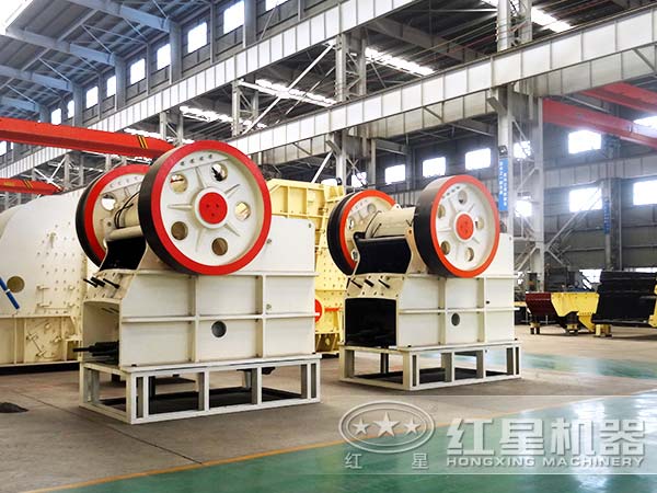 鄂式破碎机厂家车间