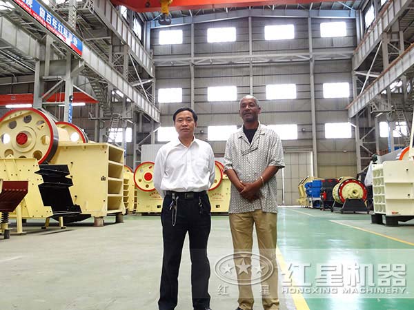 国际友人来厂参观留影