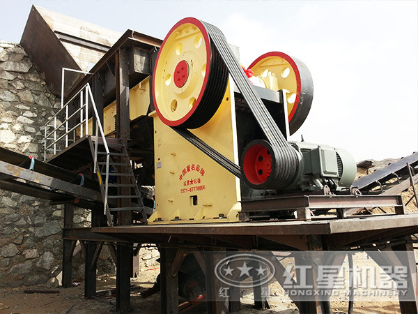 作业中的750x1060颚式破碎机