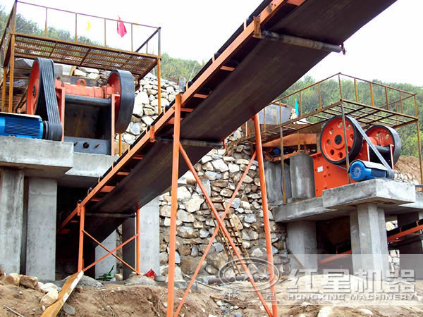 150×250颚式破碎机工作在河北承德