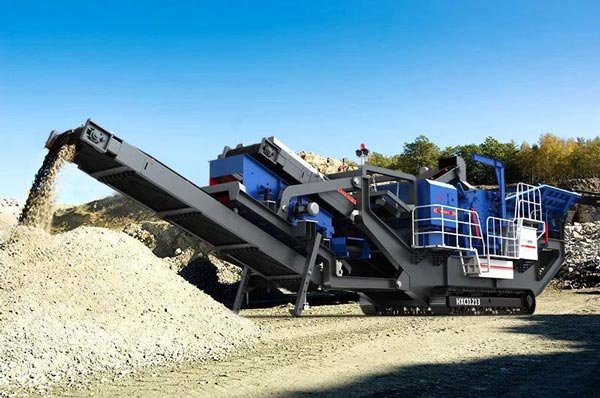 履带式移动破碎机客户现场