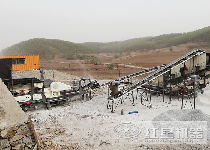 车载一体石头粉碎机作业现场