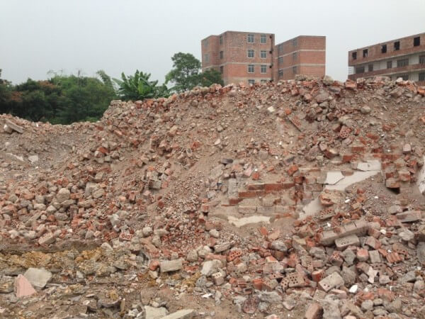 破碎砖渣用什么机械？建议使用锤式粉碎机