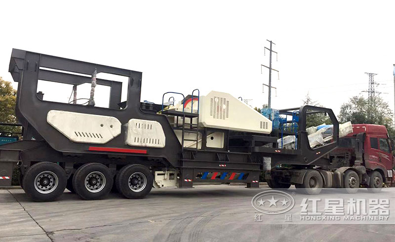 移动石头粉碎机发货现场