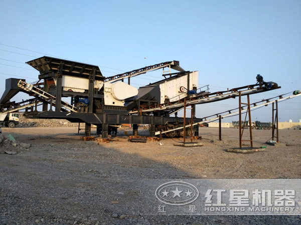移动鄂式磕石机处理石子时产量多大，需投资多少钱？