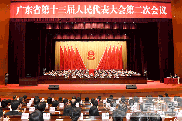 大型流动粉碎石头一体机多少钱一台？