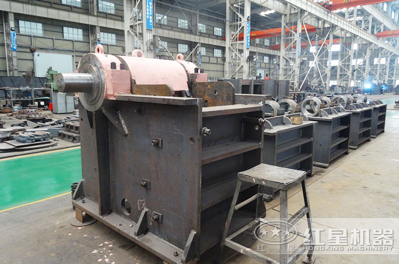 鄂式破碎机厂家生产车间