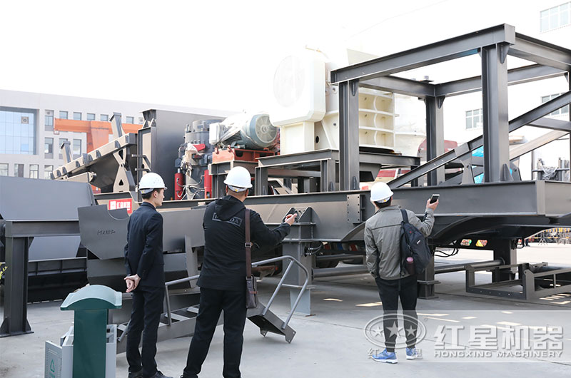 用户参观红星机器小产量移动磕石机