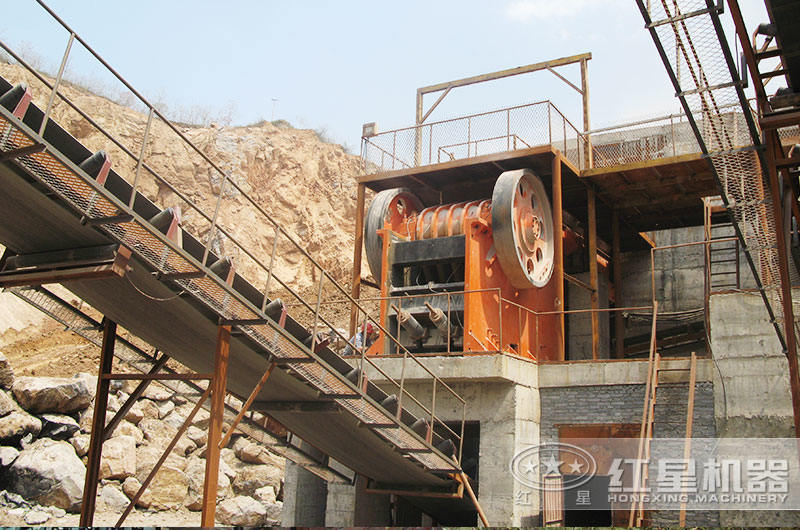 河南新乡某客户铁矿破碎生产线现场图