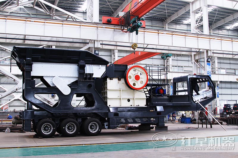 一部可用于混凝土块破碎的40-50吨车载移动式磕石机多少钱