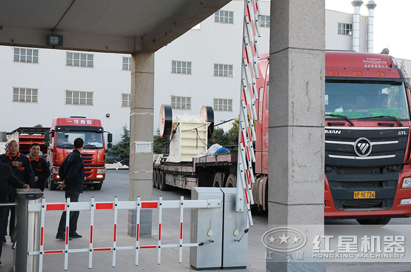 时产30-300吨的石料、石块碎石机一套多少钱？