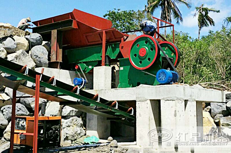 工作中的鄂式破碎机