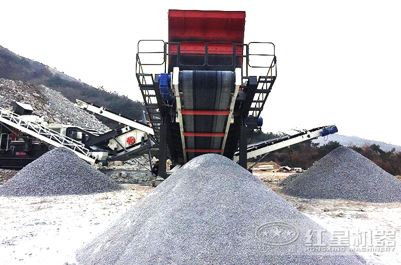 履带移动筛分机生产出三种成品