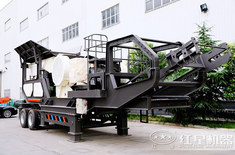 型号为HX938HD86的车在流动颚式碾石机