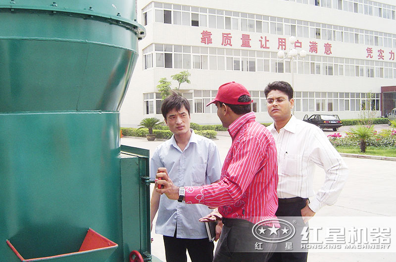 每天10吨的打石粉机器哪儿有？环保吗？