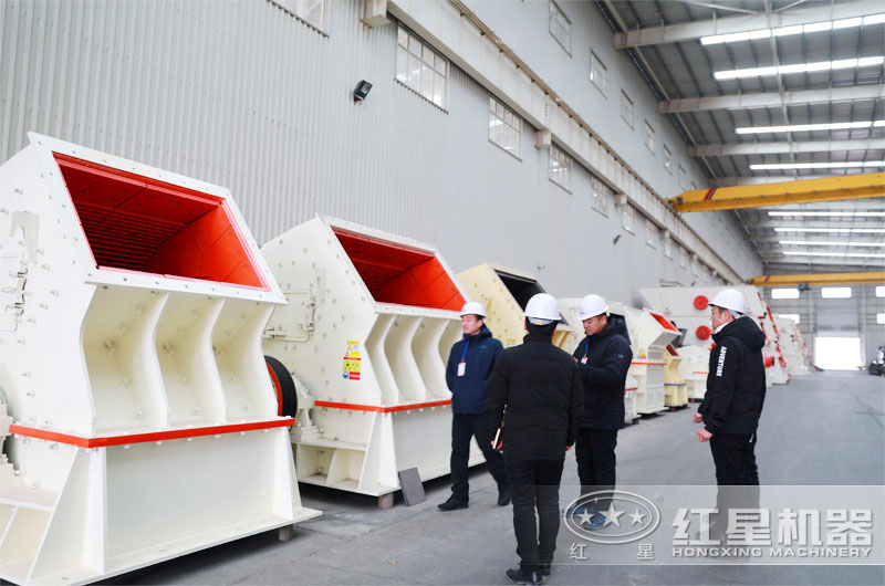 重锤式破碎机客户参观