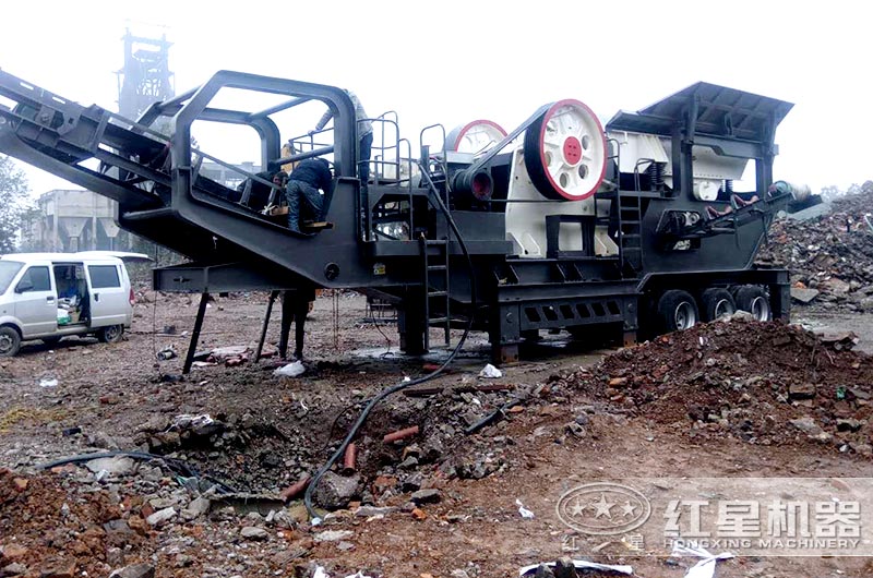 移动颚式破碎机处理建筑垃圾现场