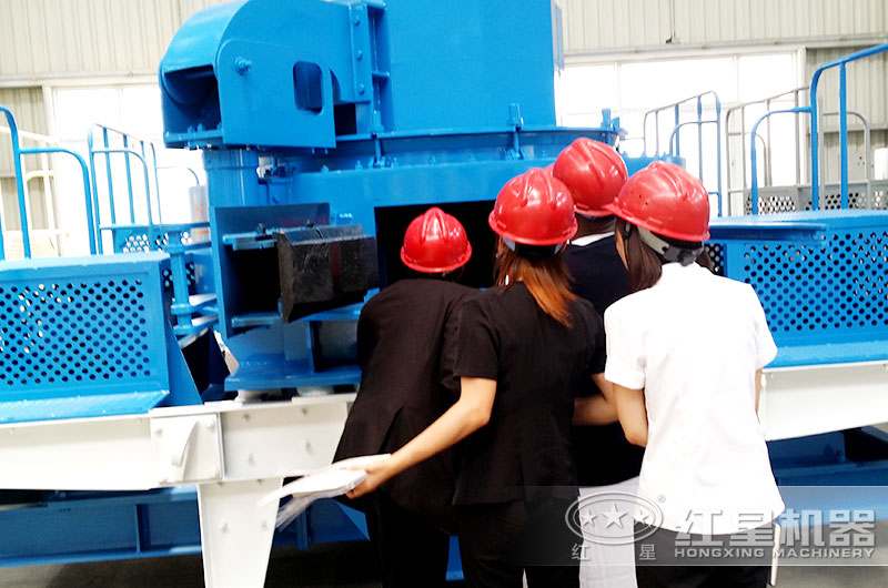 辽宁大连用户来厂考察选购立轴冲击式破碎机