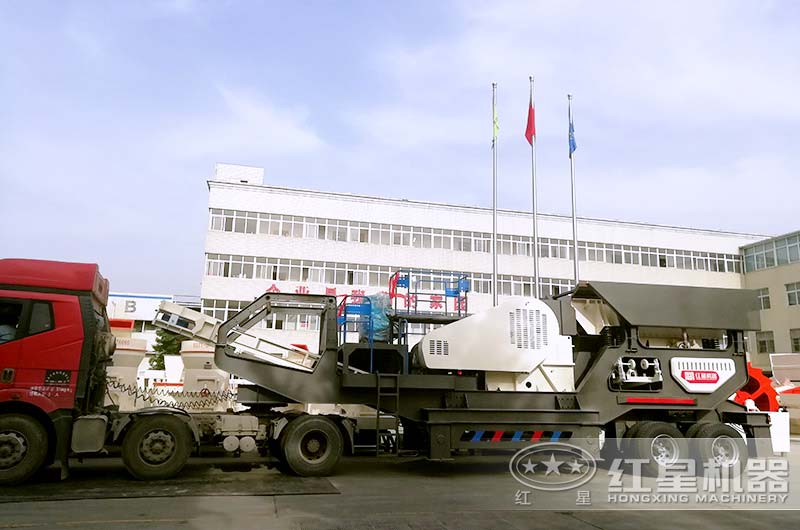 移动碎石机挂上车头